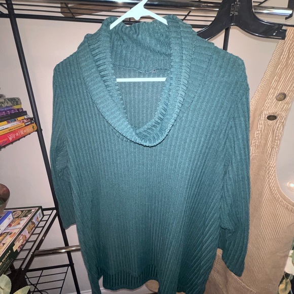 Feel swoop neck/ corduroy jumper - Picture 2 of 4